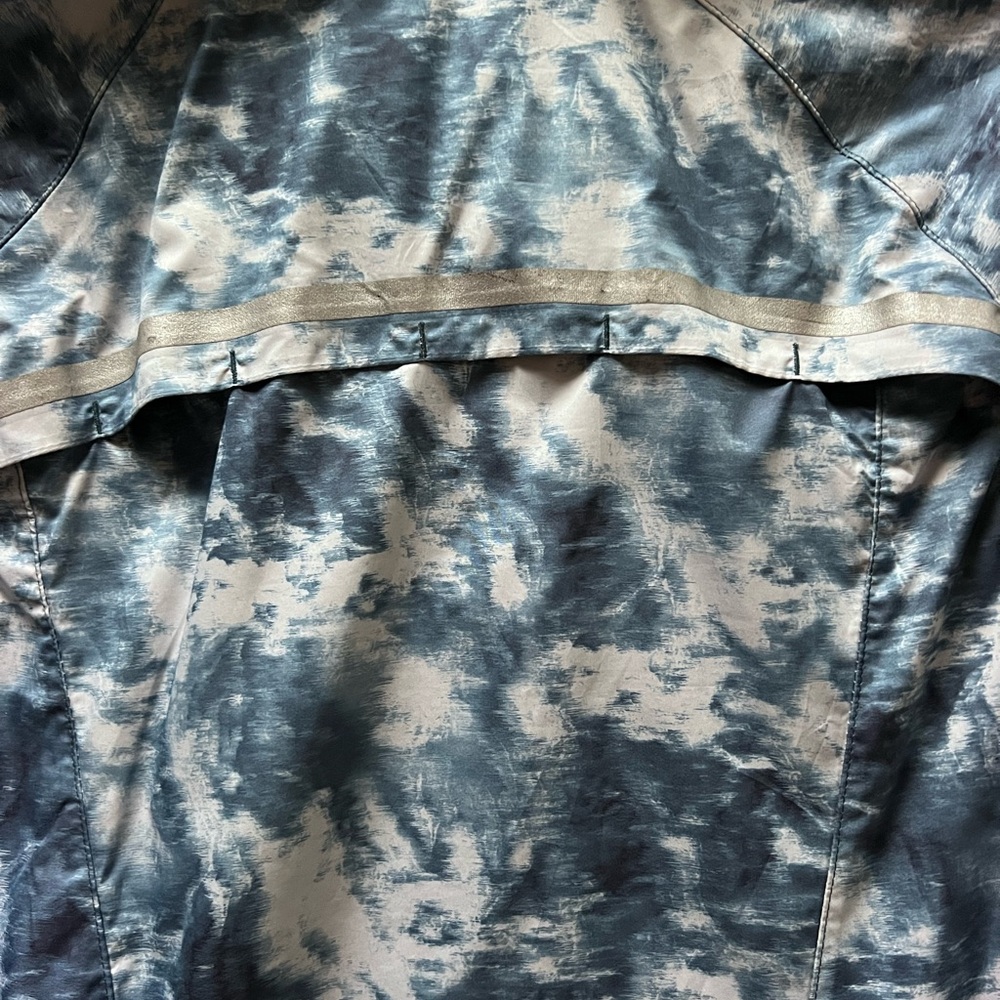 Lululemon Lightweight Adjustable Jacket With Vent… - image 6